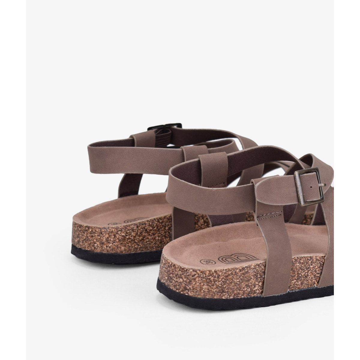 Sandalias planas marrones con suela de corcho