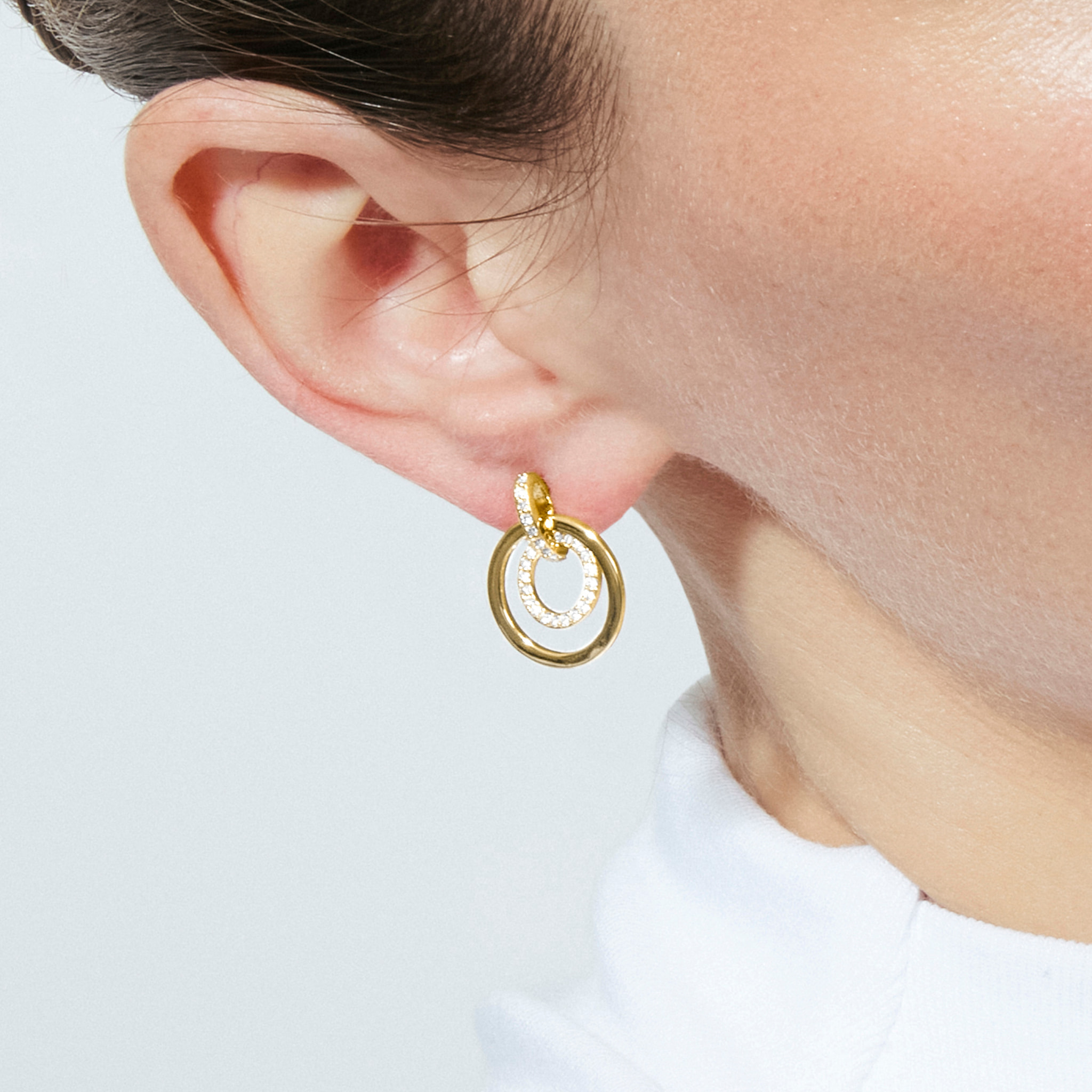Pendientes Nahio acabado oro amarillo 18k