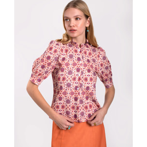 Camisa de mujer con manga corta y estampado floral