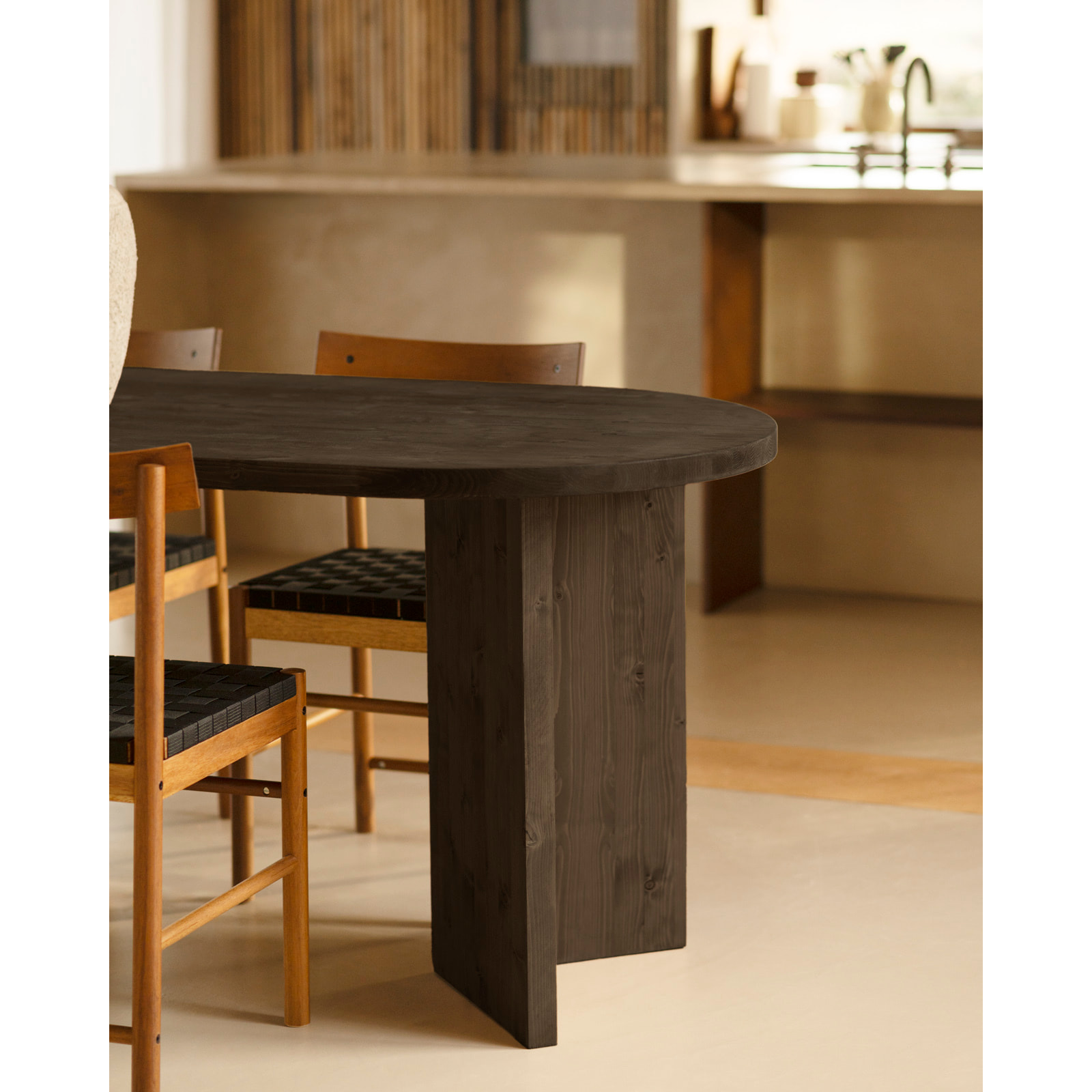 Table à manger en bois massif ton noir en différentes tailles