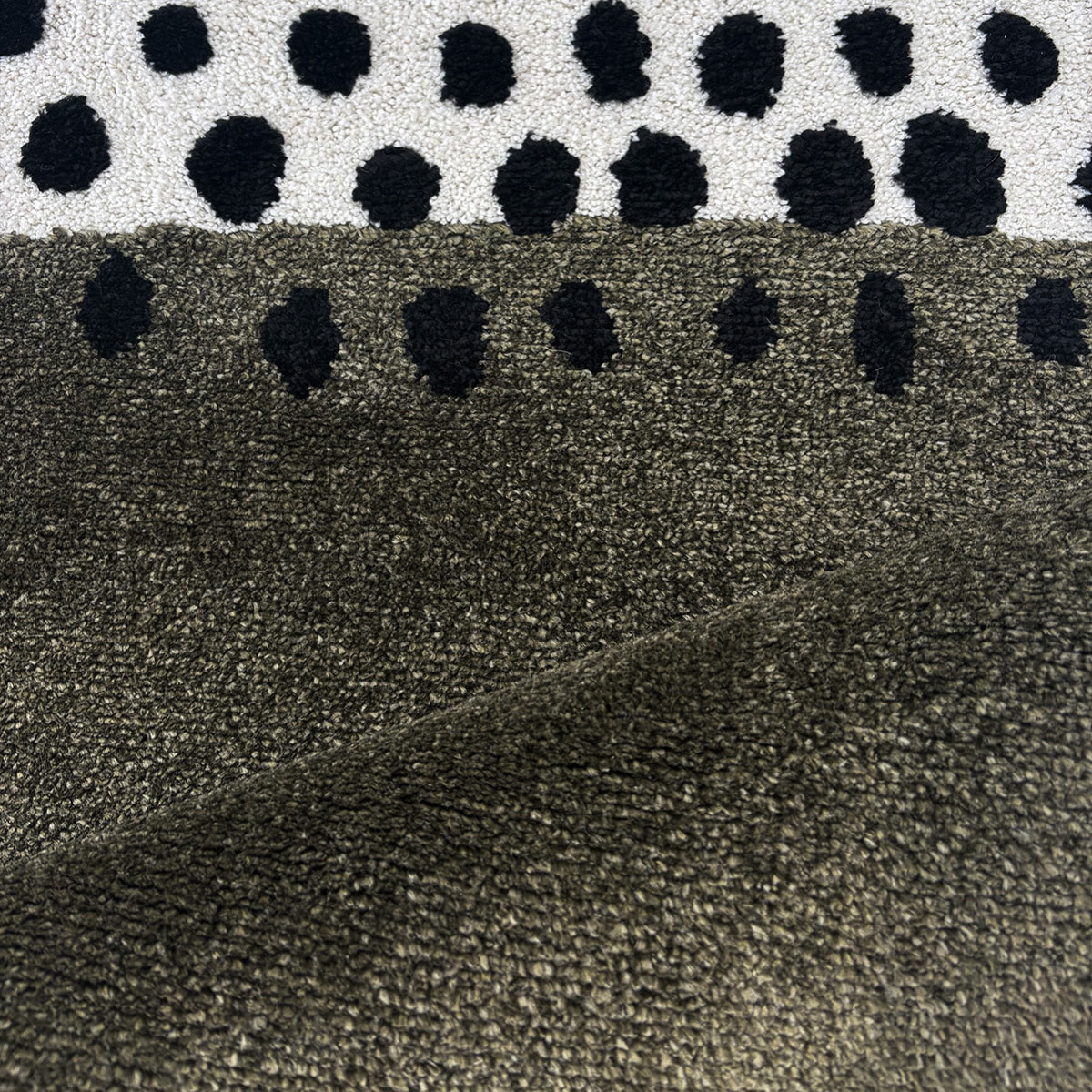 PANTONE - Tapis vert à motif à pois TERRA DEL SOL