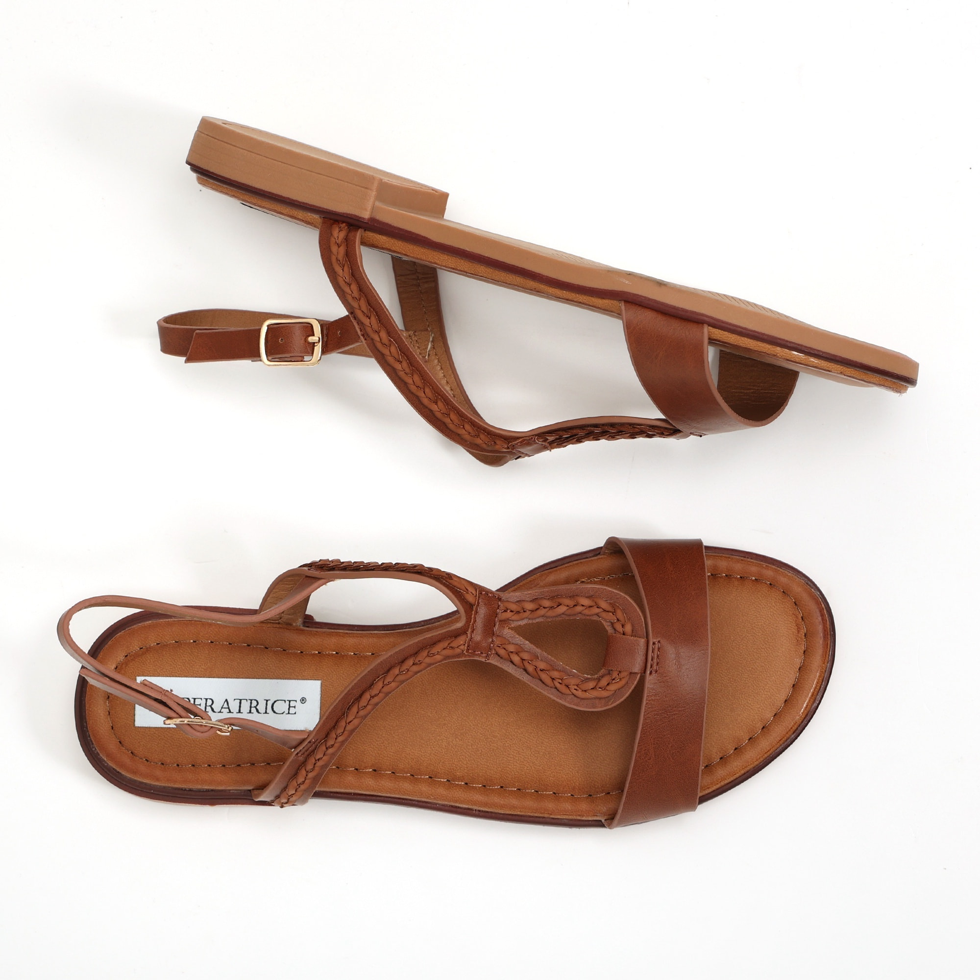 Sandali bassi in simil pelle con fasce intrecciate