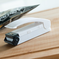 Sigillatore per sacchetti con magnete - bianco - 10x4x4 cm