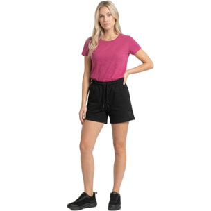 Mujer bajita nunca sin