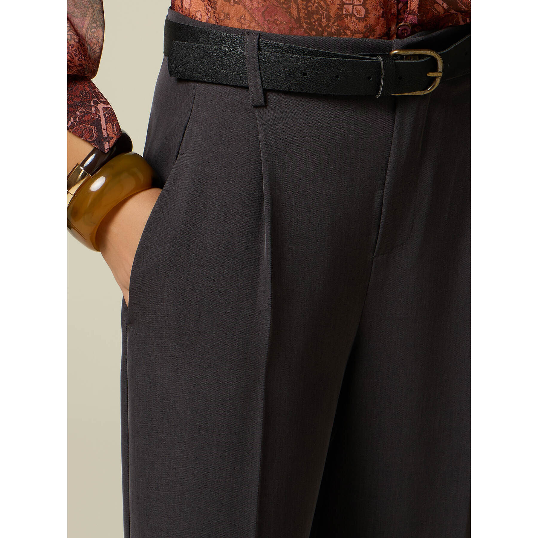 Oltre - Pantaloni palazzo con cintura e pince - Grigio