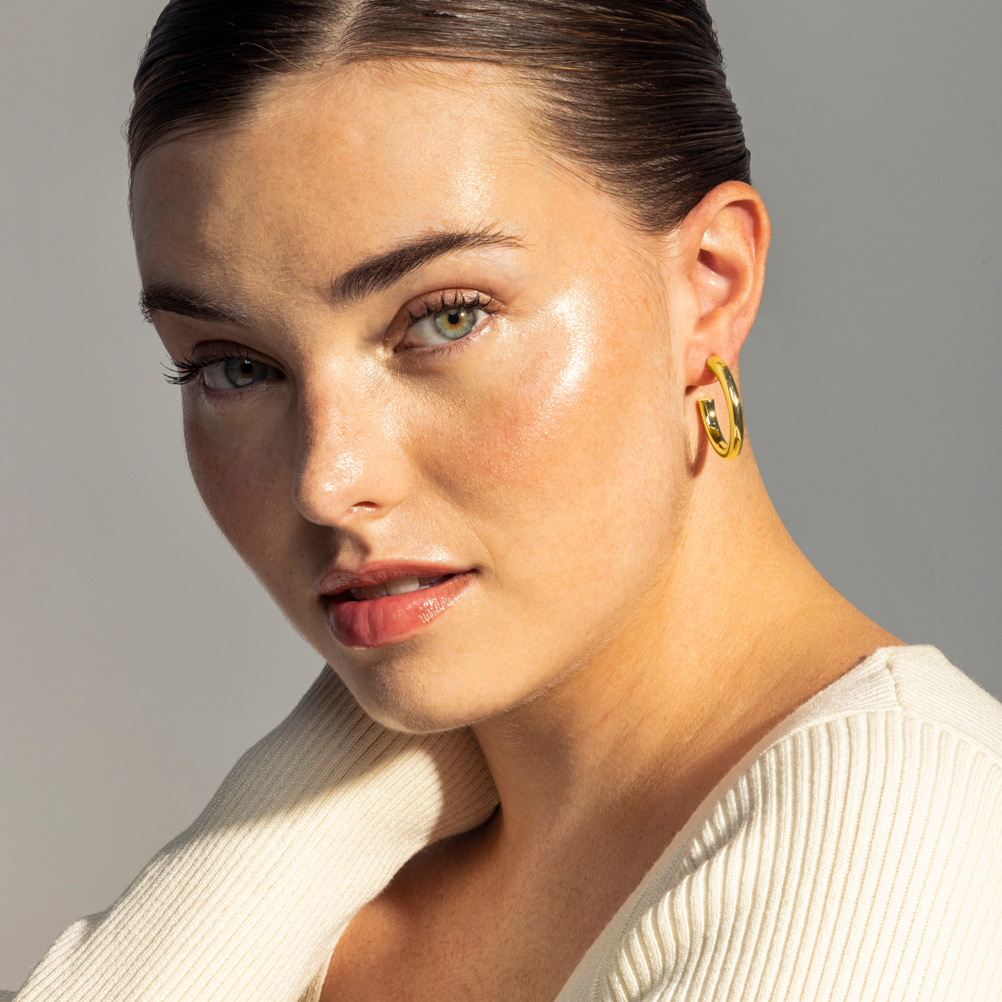 Pendientes de 29mm de diámetro acabado oro amarillo de 18K