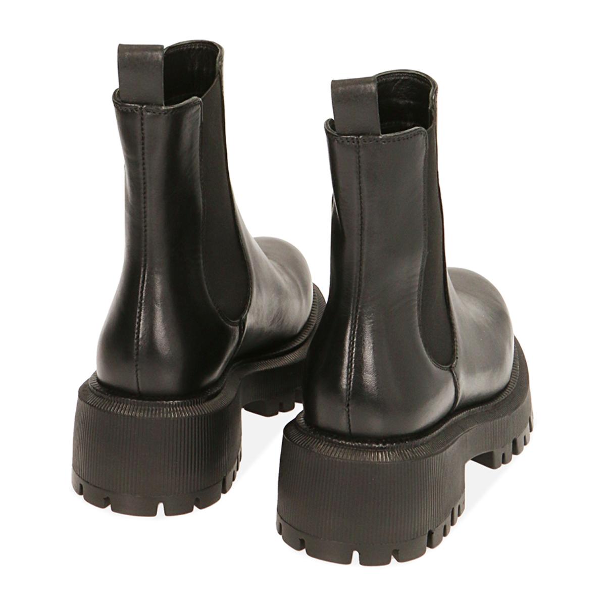 Chelsea boots in pelle nera, tacco 5,5 cm