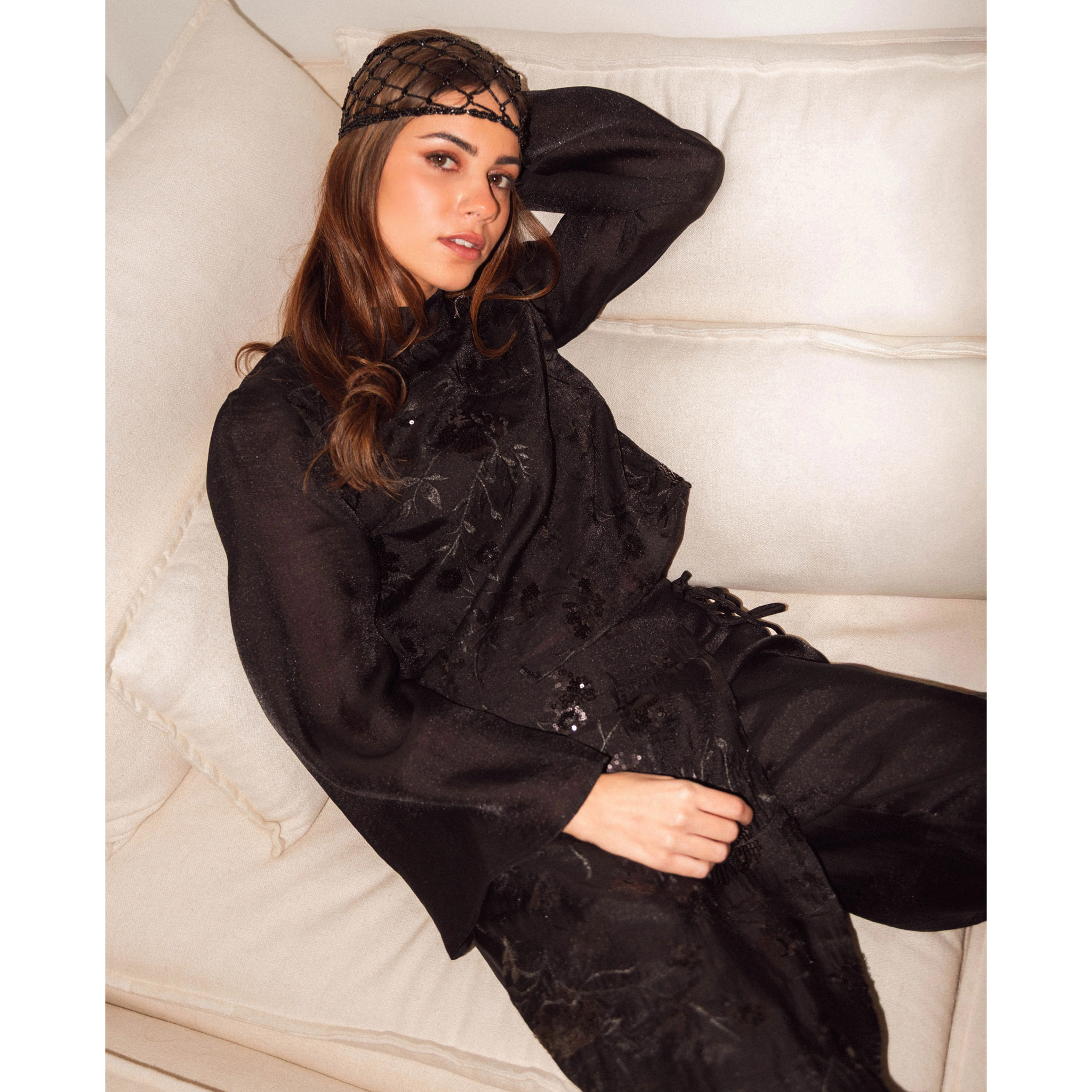 Blusa de cuello subido con bordado y lentejuelas de mujer