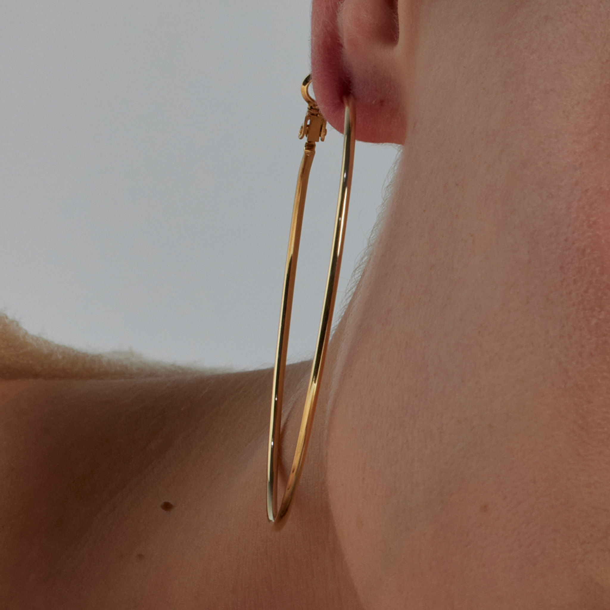 Pendientes de 60mm de diámetro acabado oro amarillo de 18k