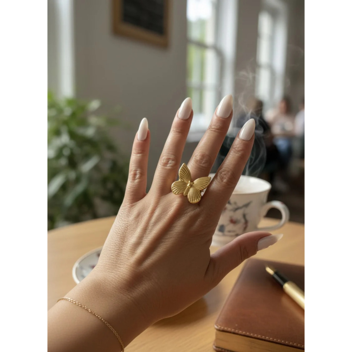 Anillo Mariposa grande en dorado. Laton y zamak