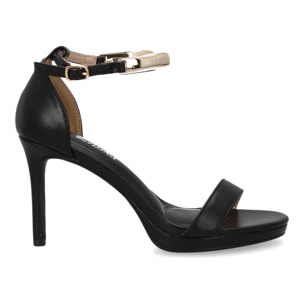 Sandalia tacón elegante fiesta cierre de hebilla.