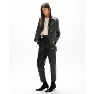 Pantaloni da jogging in PU con tasche cargo laterali e borchie