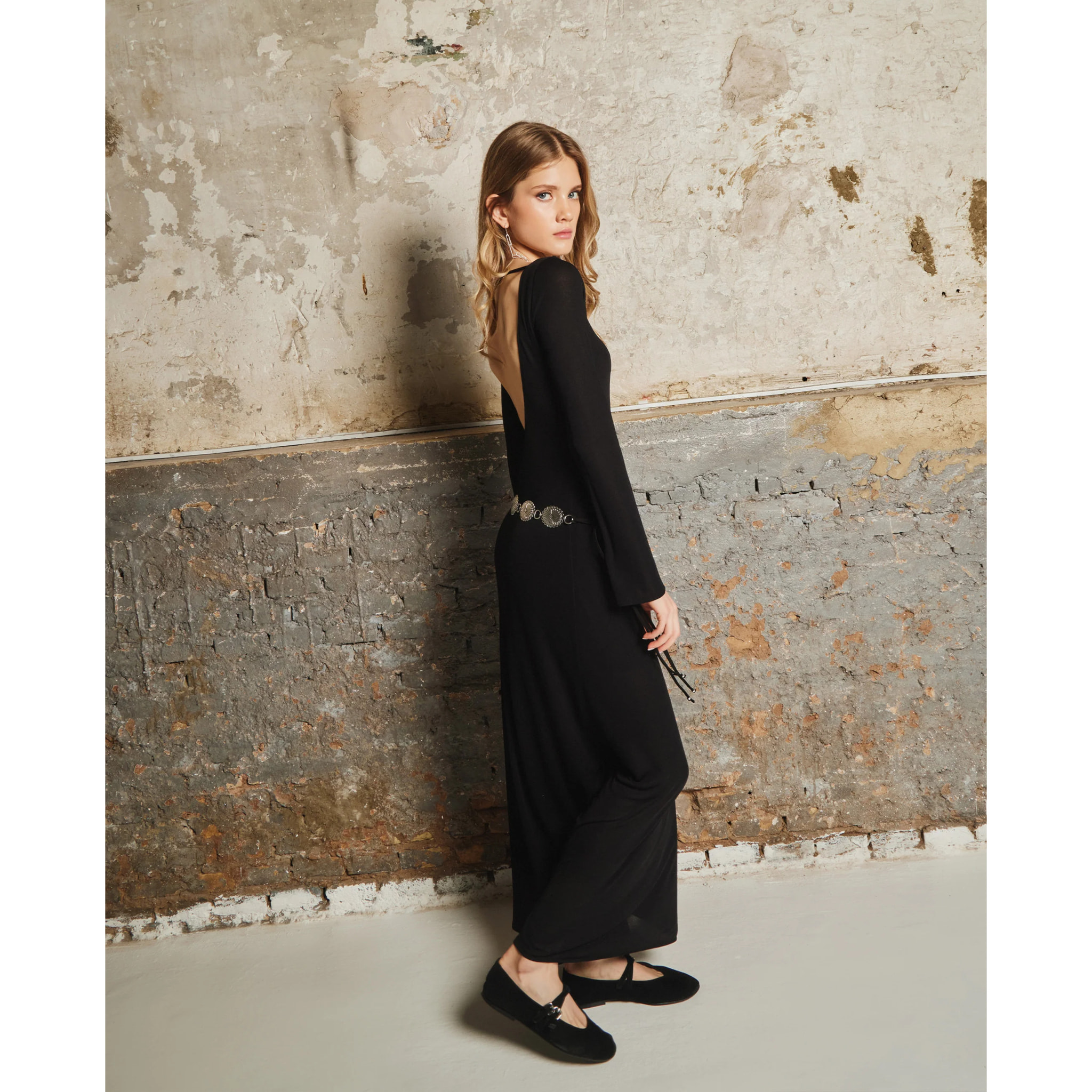 Vestido de punto con escote en la espalda