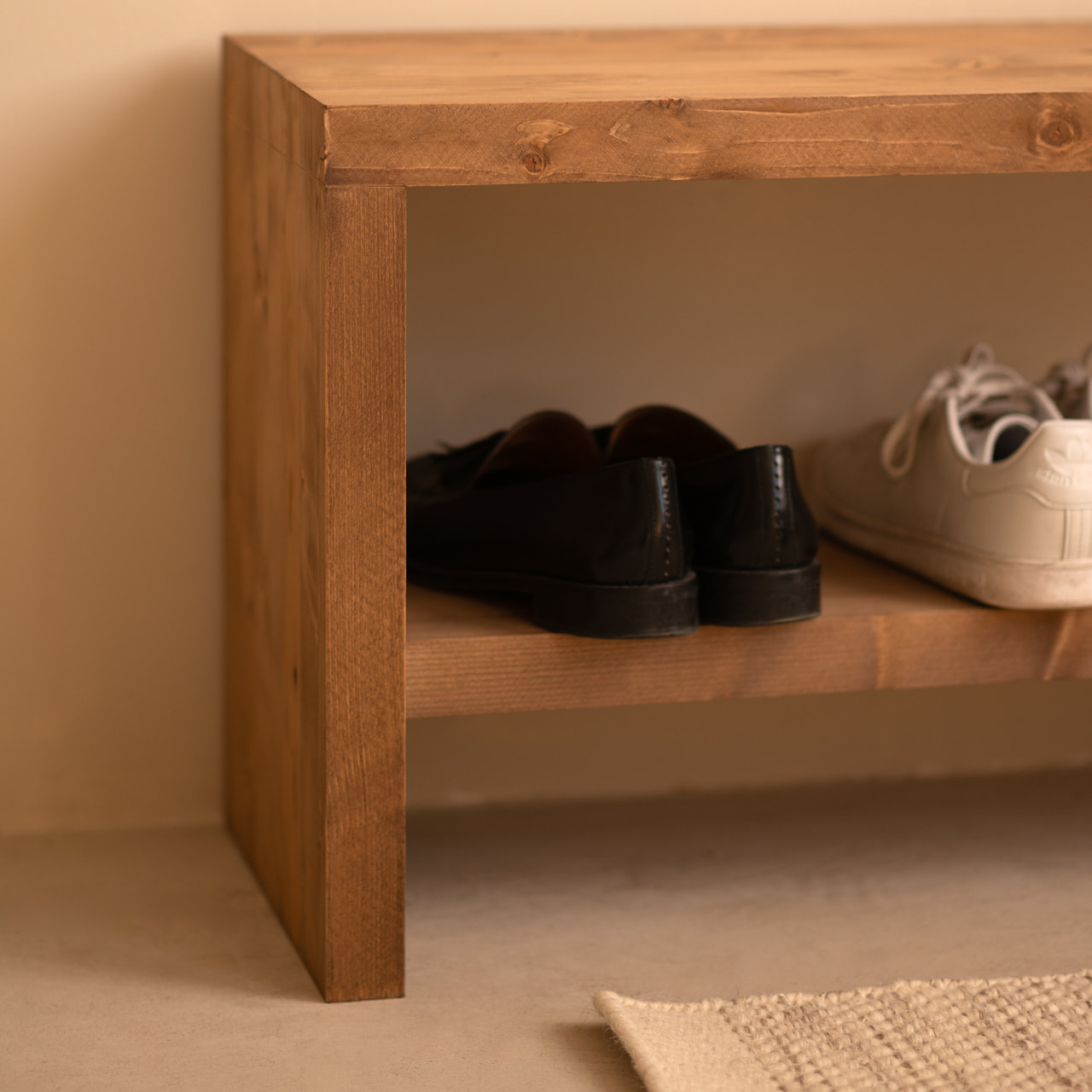 Banc à chaussures en bois massif ton chêne foncé en différentes tailles