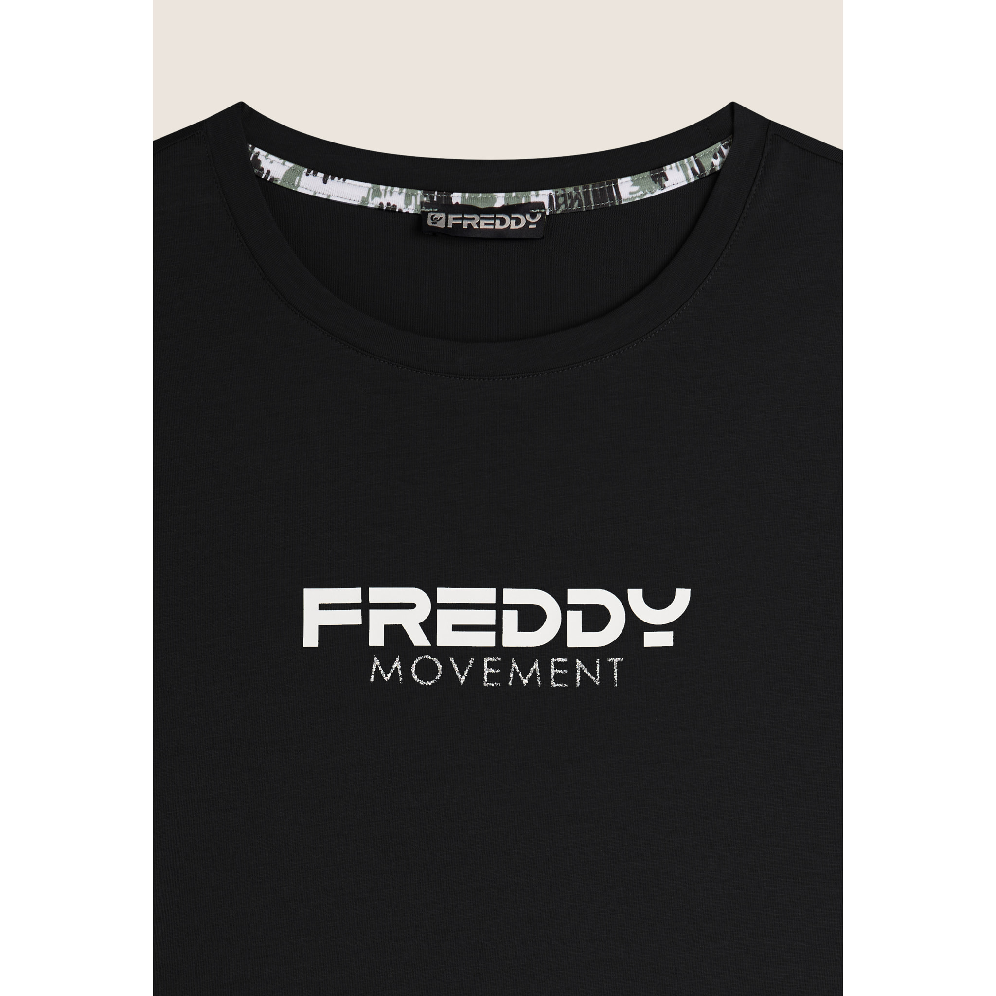 T-shirt donna comfort fit corta con stampa e spacchi