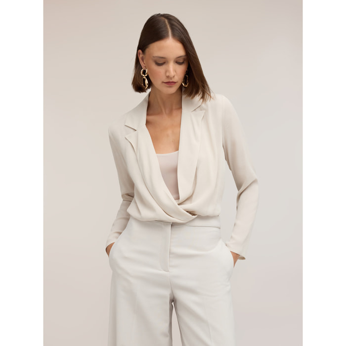 Motivi - Camicia body in crêpe de chine con scollo incrociato - Beige