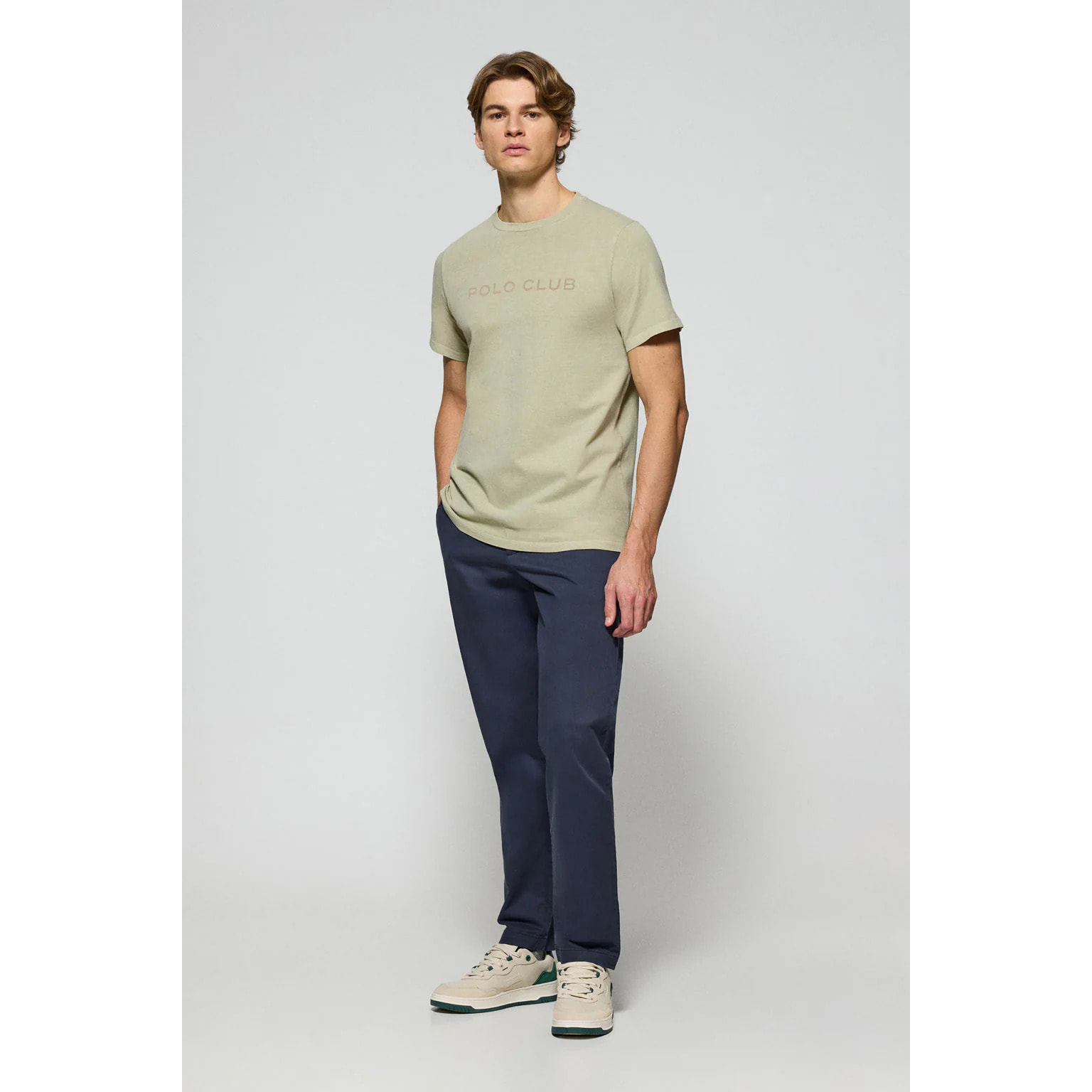 Camiseta Apolo garment dyed color piedra con logo Polo Club aterciopelado