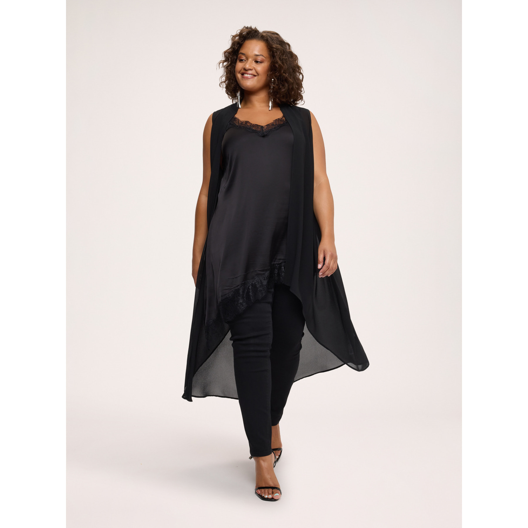 Fiorella Rubino - Maxi Gilet in georgette con orlo asimmetrico - Nero