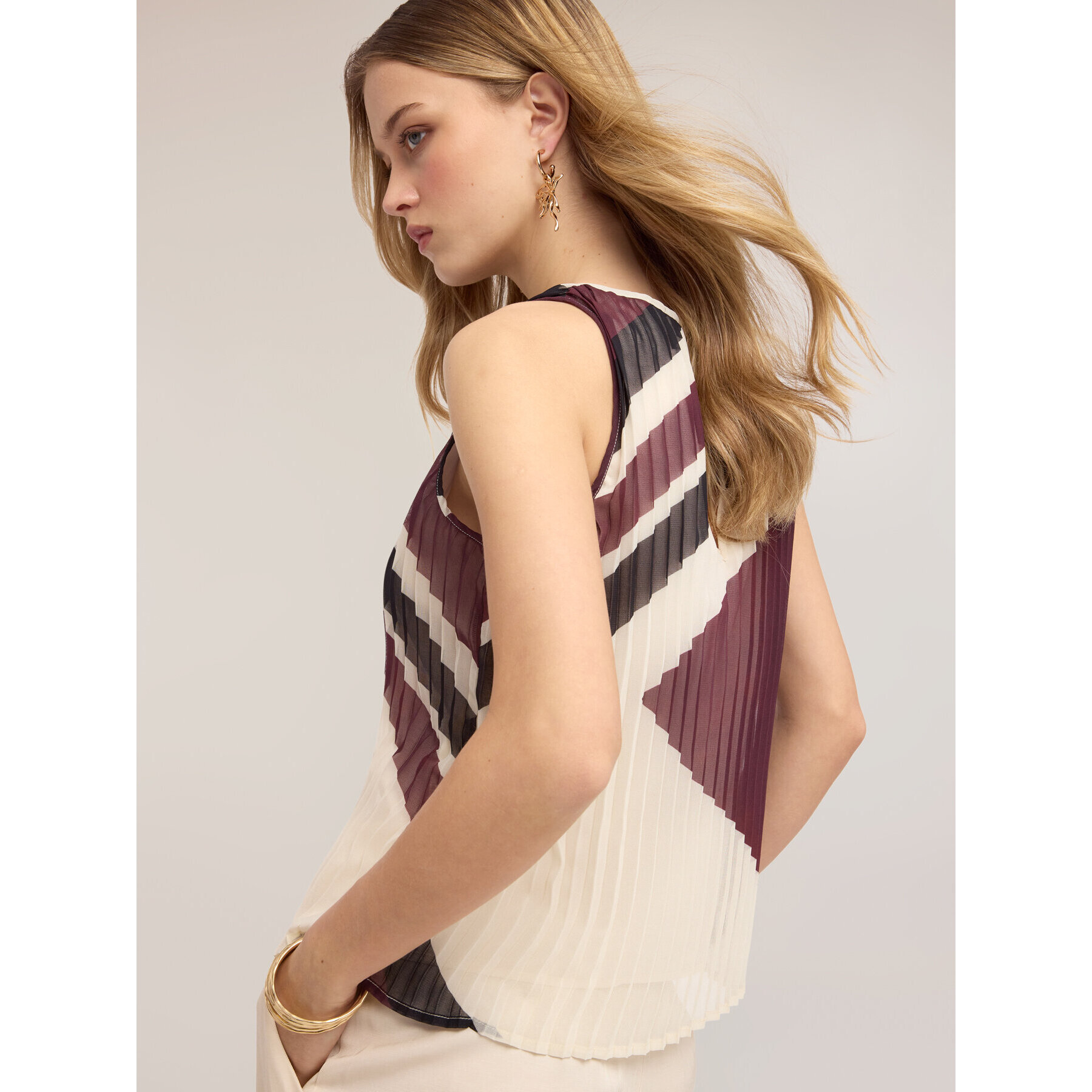Motivi - Top plisado en georgette con estampado - Burgundy