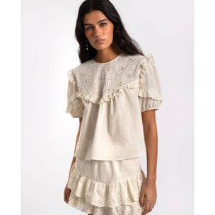 Blusa de mujer con manga corta y volantes