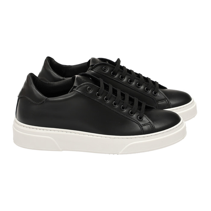 Sneakers stringate in vera pelle