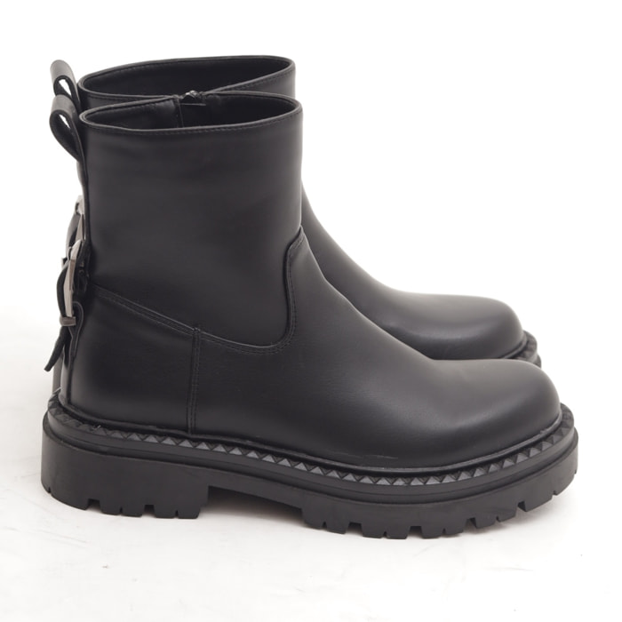 STIVALETTO FIBBIA POSTERIORE NERO