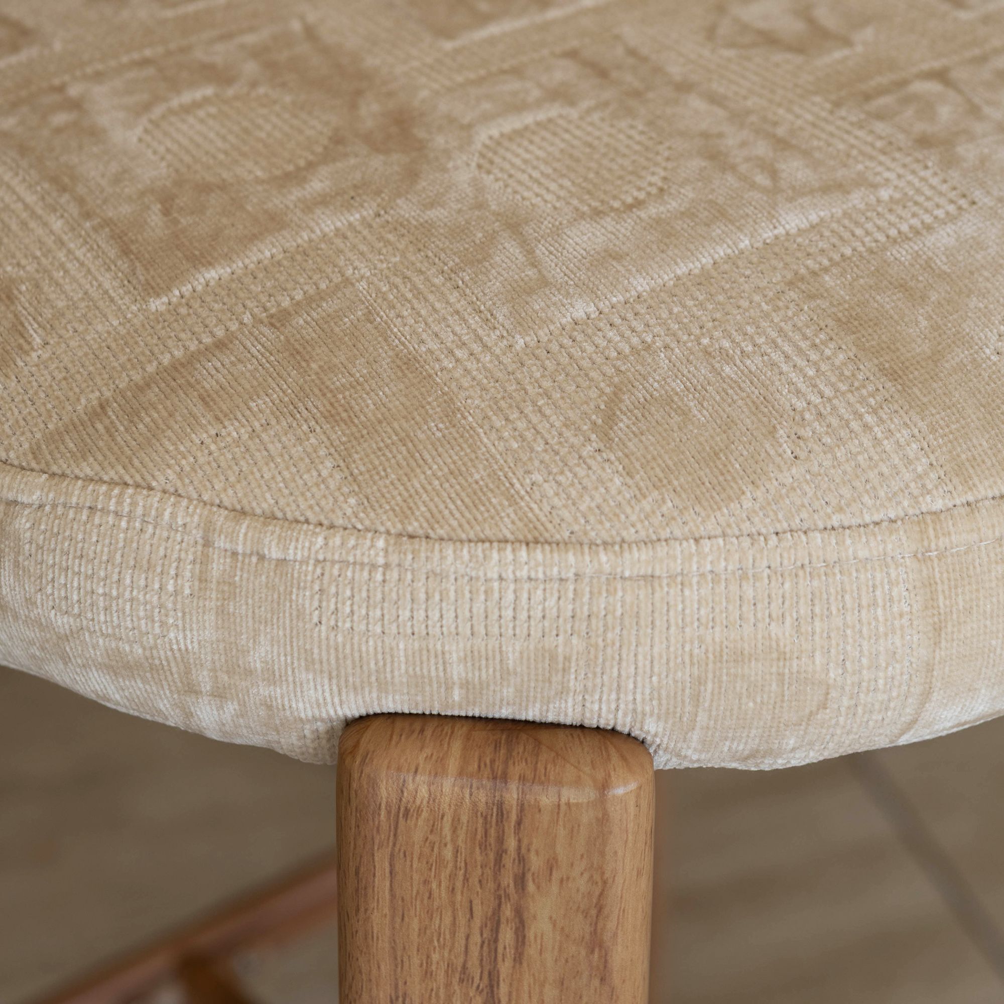 Lot de 2 chaises hautes de bar en tissu et bois beige SUZIE