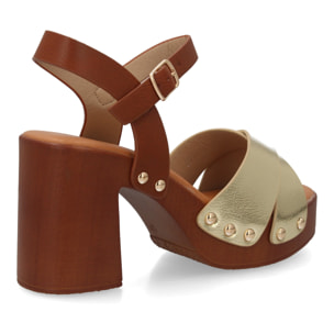 Sandalia plataforma mujer con tiras cruzadas y tachuelas