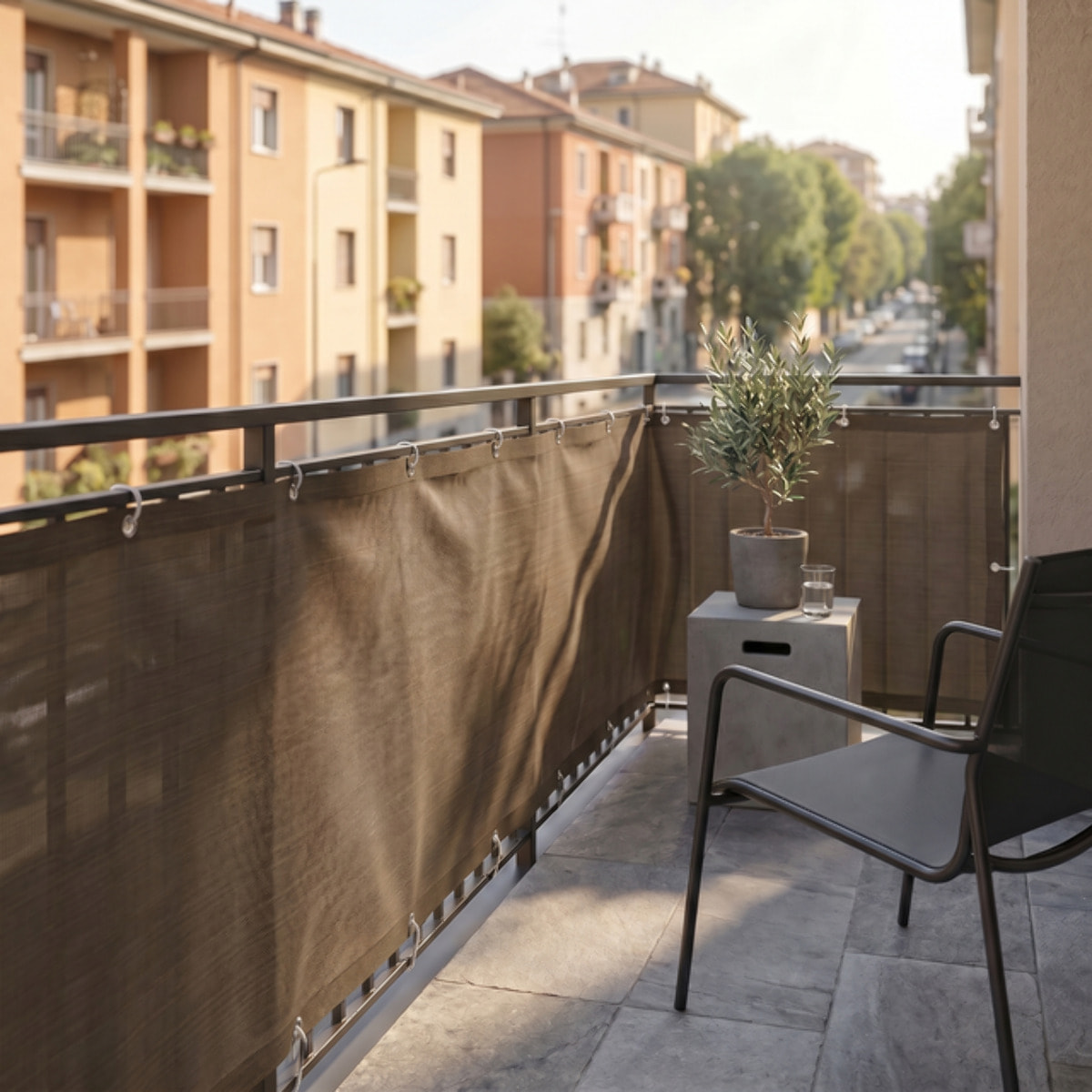 Telo copri balcone frangivento impermeabile 0,9x5 m in HDPE, schermatura privacy oltre 90%, protezione UV 95%, con occhielli e corda, resistente a vento e pioggia, ideale per ringhiera terrazza giardino, facile da installare e durevole
