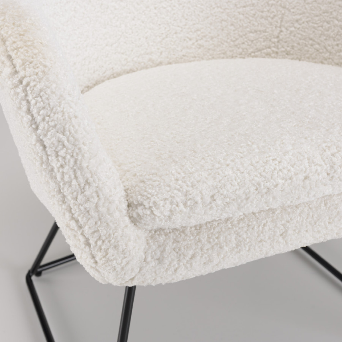 ALBANE - Fauteuil urban tissu bouclette blanc pieds évasés métal noir