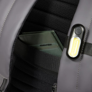 Piquadro Zaino roll-top per PC e iPad® con cinghia pettorale, agganci per lucchetto e luce portatile da bici