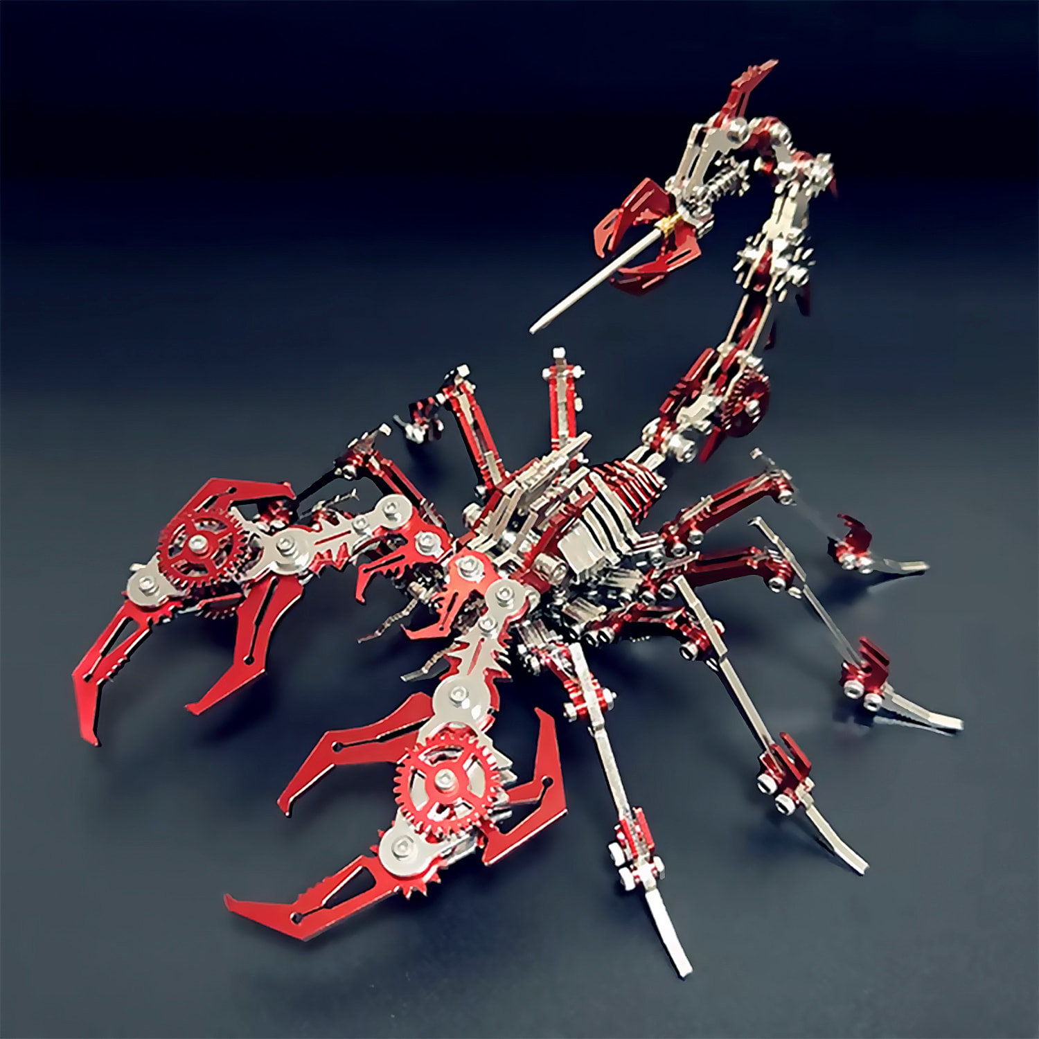 Assemblaggio 3D in acciaio inossidabile. Modello Scorpione rosso.