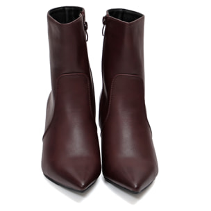 Stivaletto in simil pelle con tacco