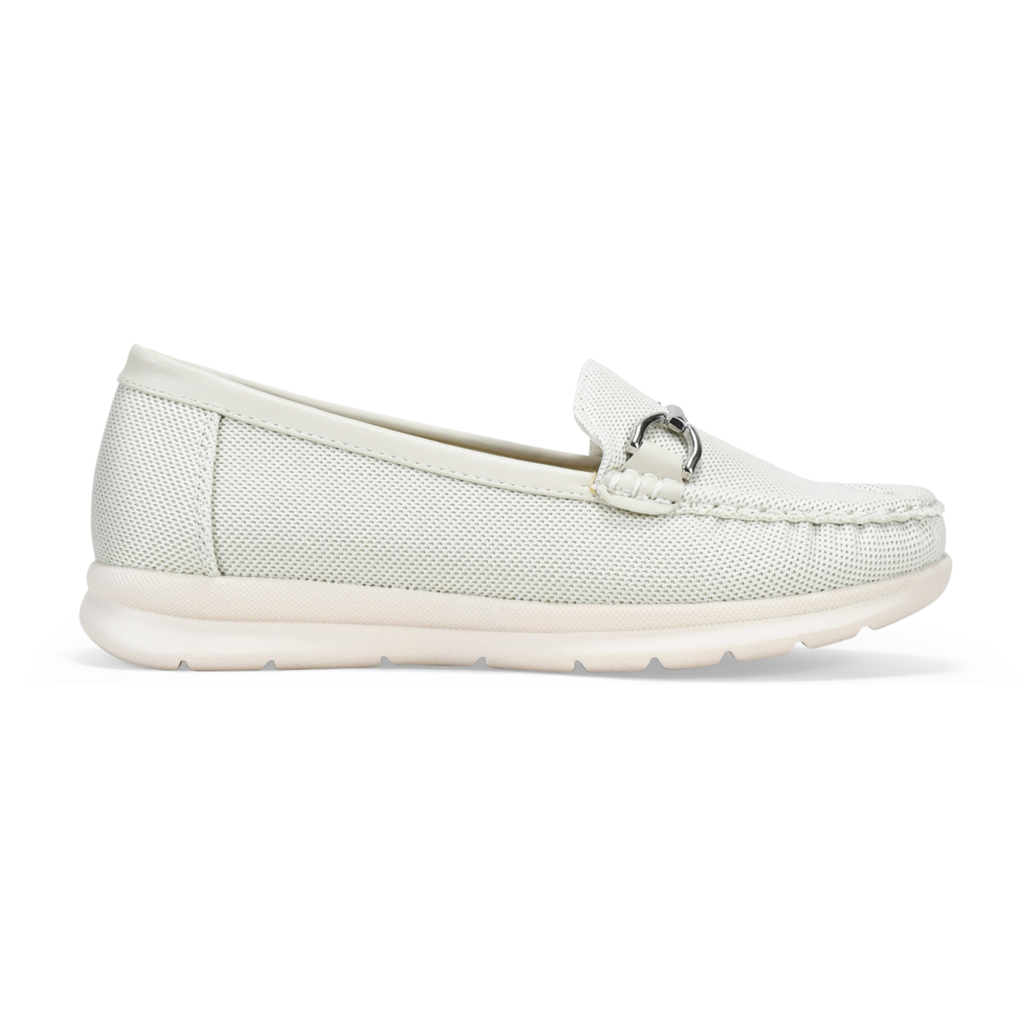 Mocasines beige con detalle metálico al tono