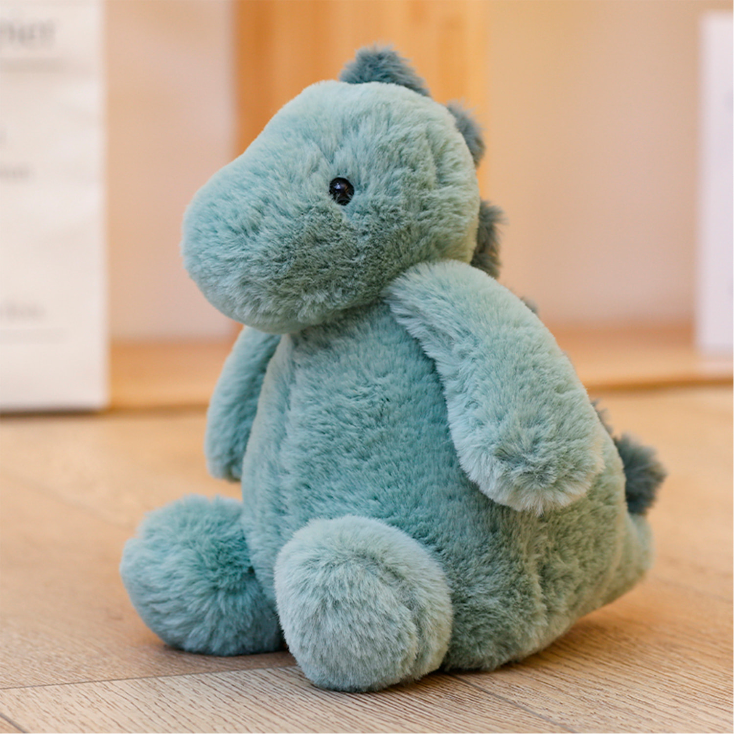 Peluche extrasuave y mullido Serie Dumpling. Diseño dinosaurio. 23 cm.