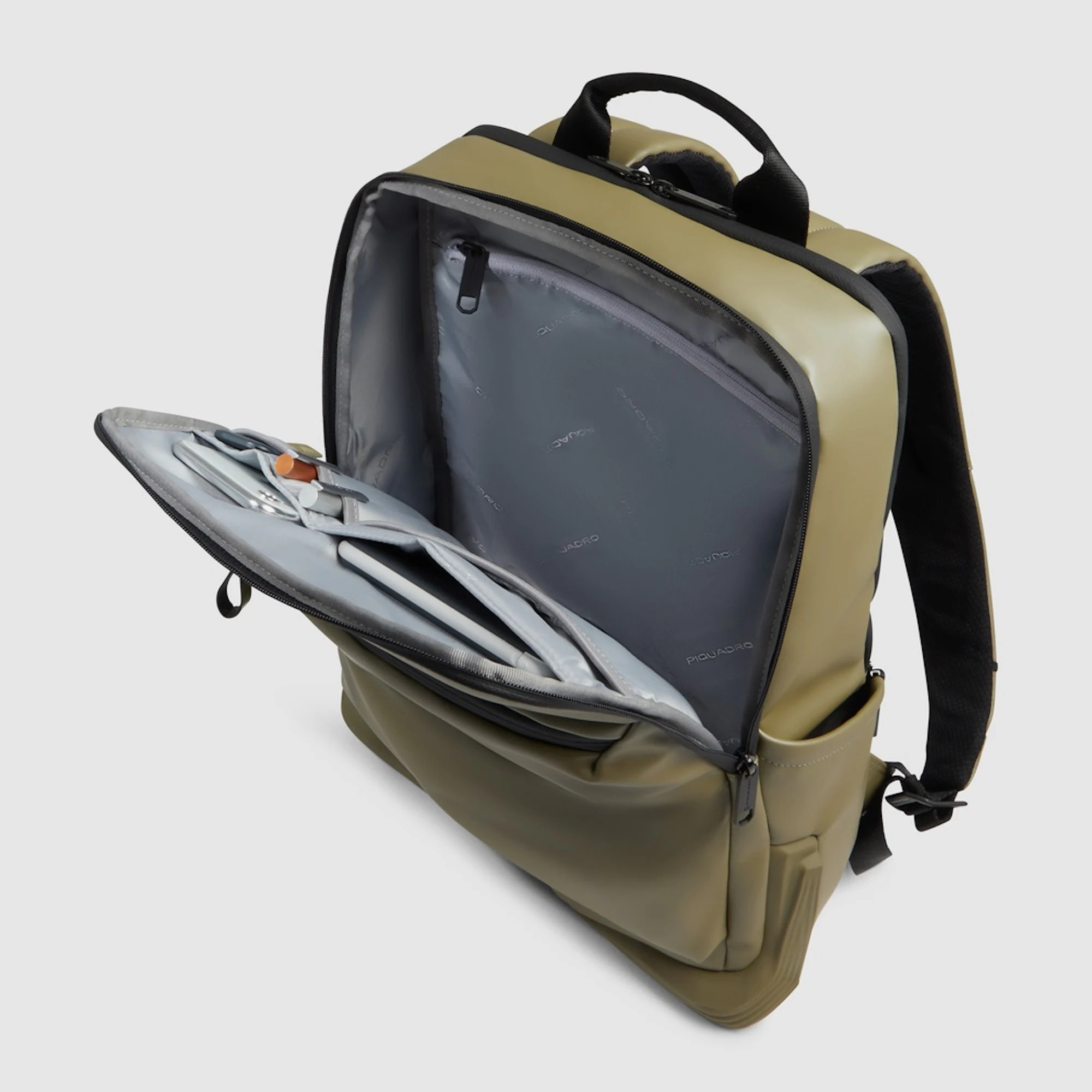 Piquadro Zaino per computer e iPad® con cinghia pettorale, porta bottiglia e RFID