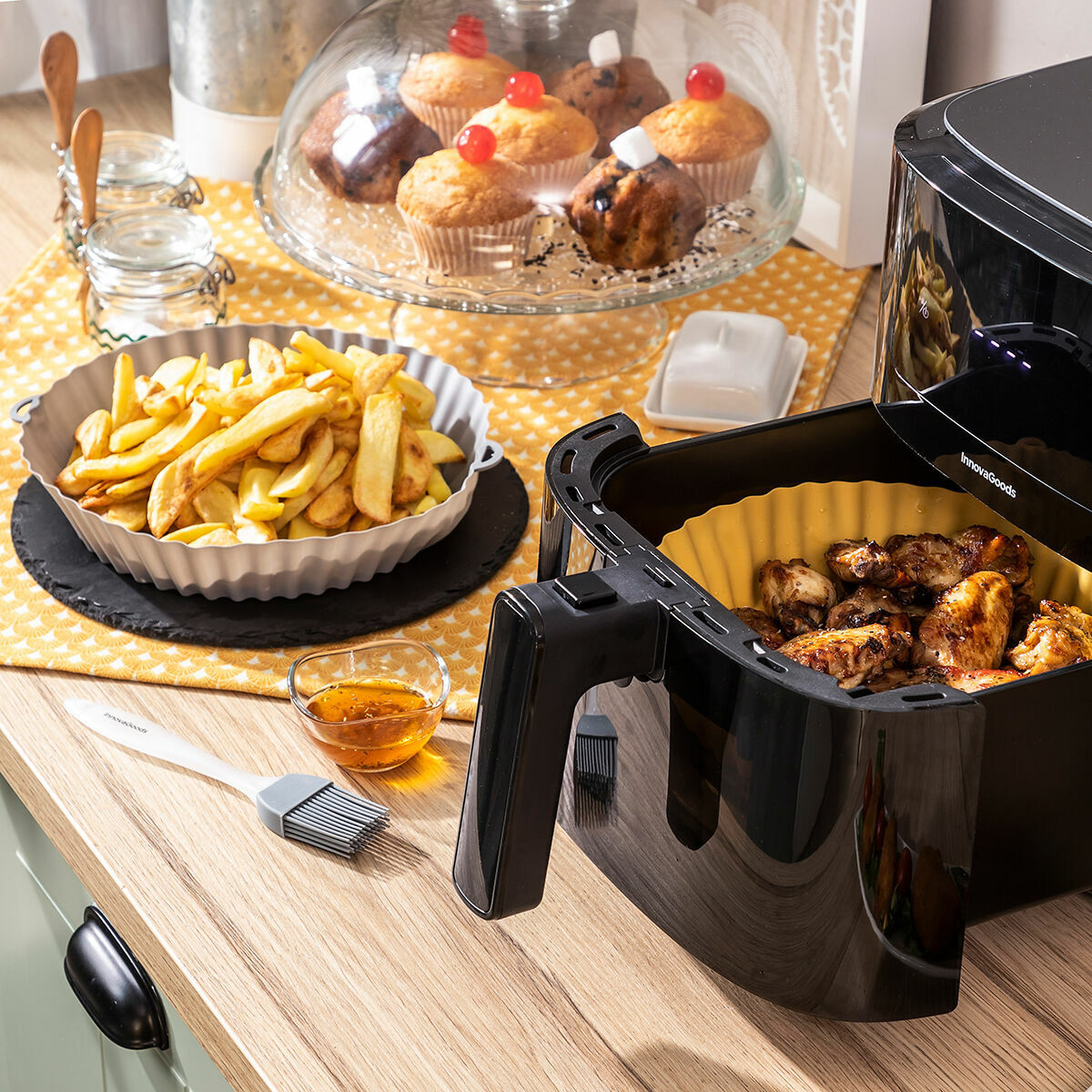 Pack de 4 Cestas de Silicona con Asas para Freidora de Aire y 2 Pinceles de Cocina InnovaGoods