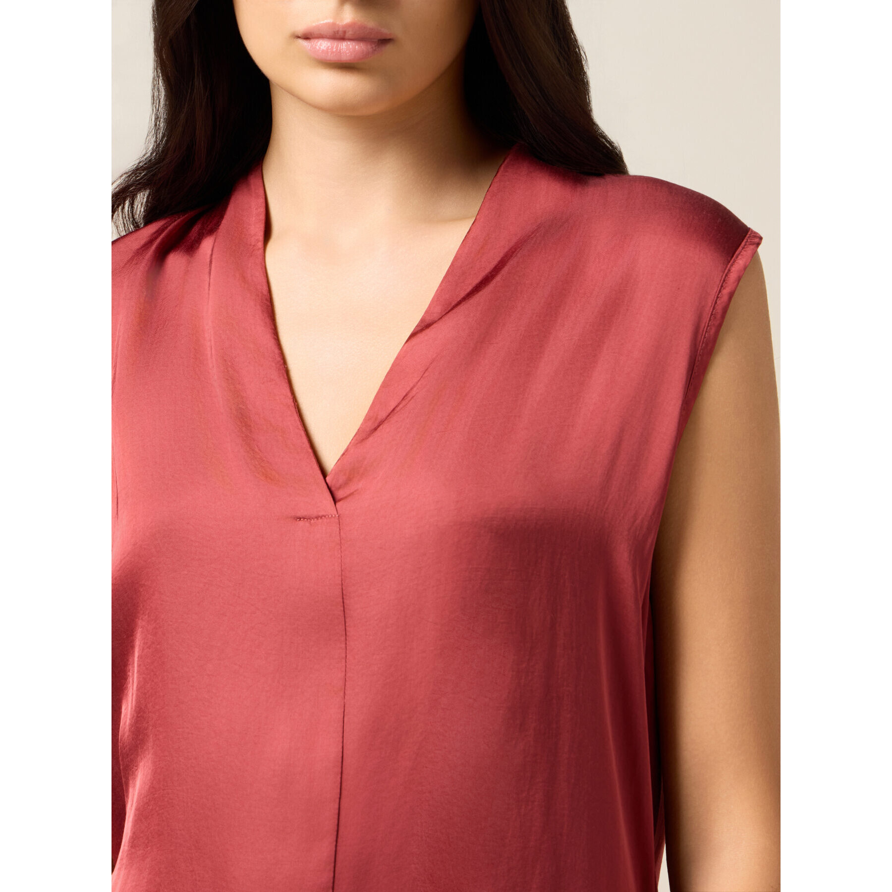 Oltre - Blusa de satén con escote en V - Rojo