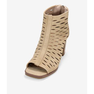 Botines arena con puntera abierta y calados