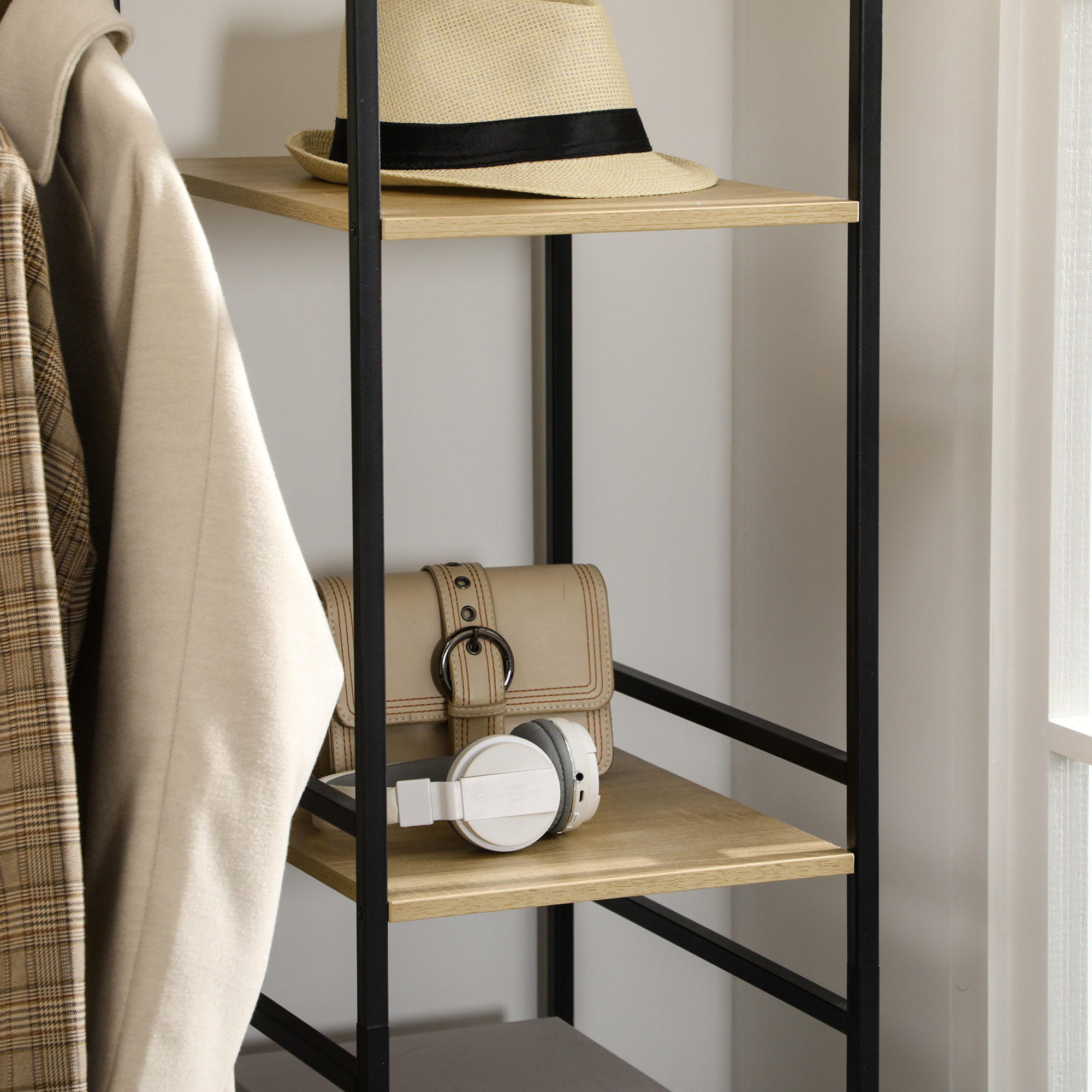 Penderie portant à vêtements style industriel en métal avec tringle et 4 étagères - dim. 100L x 46L x 170,5H cm - métal aspect chêne clair
