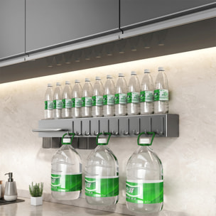 Soporte metálico multifuncional para pared con montaje mediante pegamento o tornillos. Organiza utensilios de cocina de forma práctica, con múltiples compartimentos, ganchos y ranuras para cuchillos.