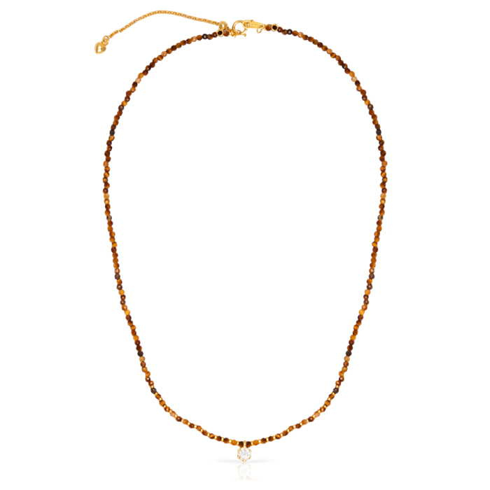 Collar de cuentas de ojo de tigre con colgante de corona de circón, detalles en plata de ley 925 y cierre de resorte.