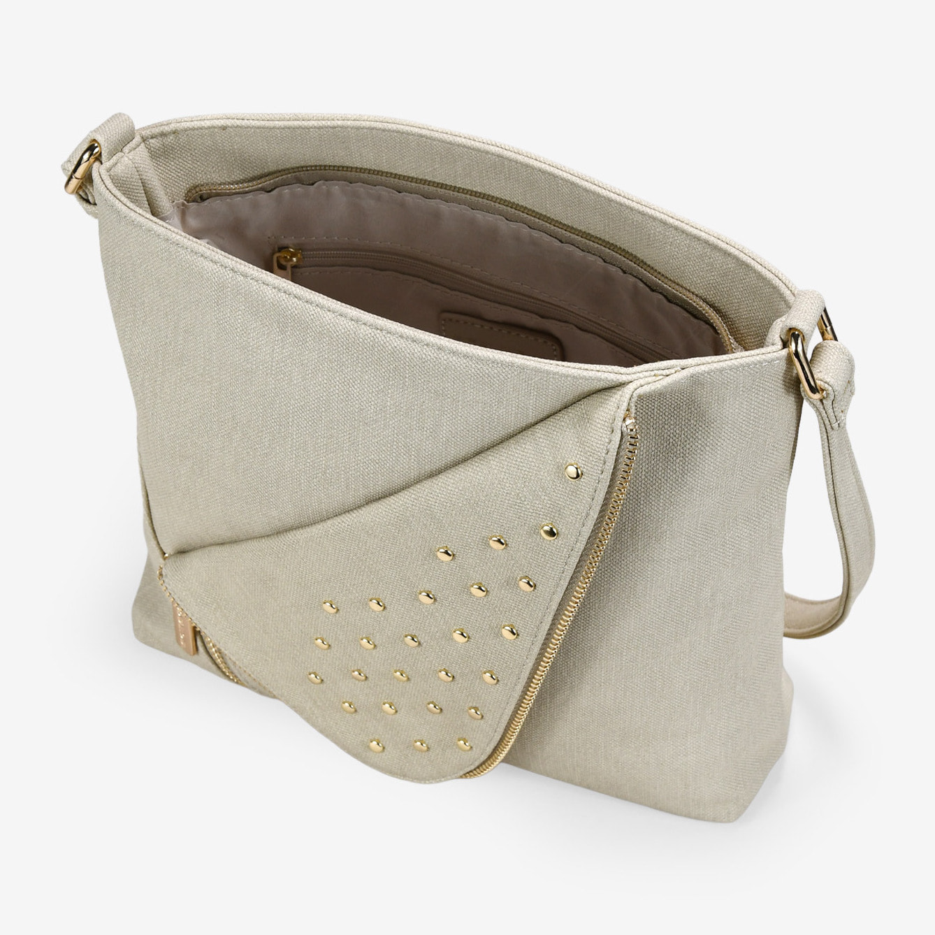 Bolso bandolera beige con solapa de tachas