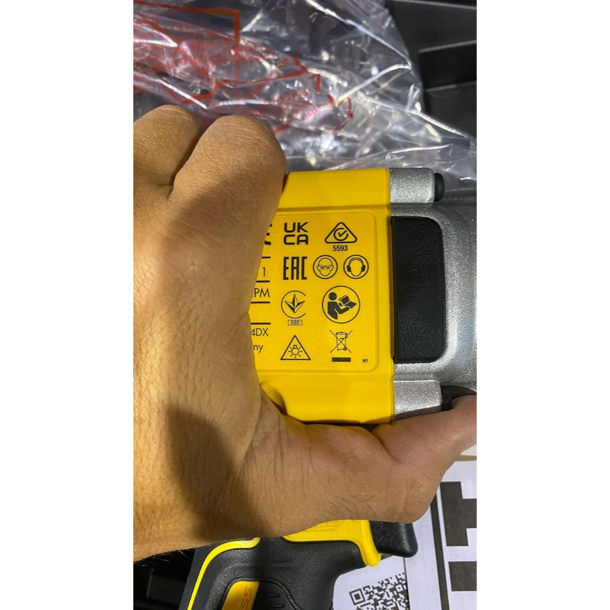Perceuse visseuse sans fil livrée avec 2 batteries 3 Ah, 1 chargeur et un coffret TSTAK - DEWALT - DCD777L2T-QW