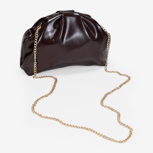 Bolso de mano marrón con boquilla