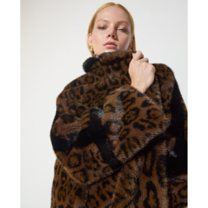 Lungo cappotto di pelliccia con stampa leopardata