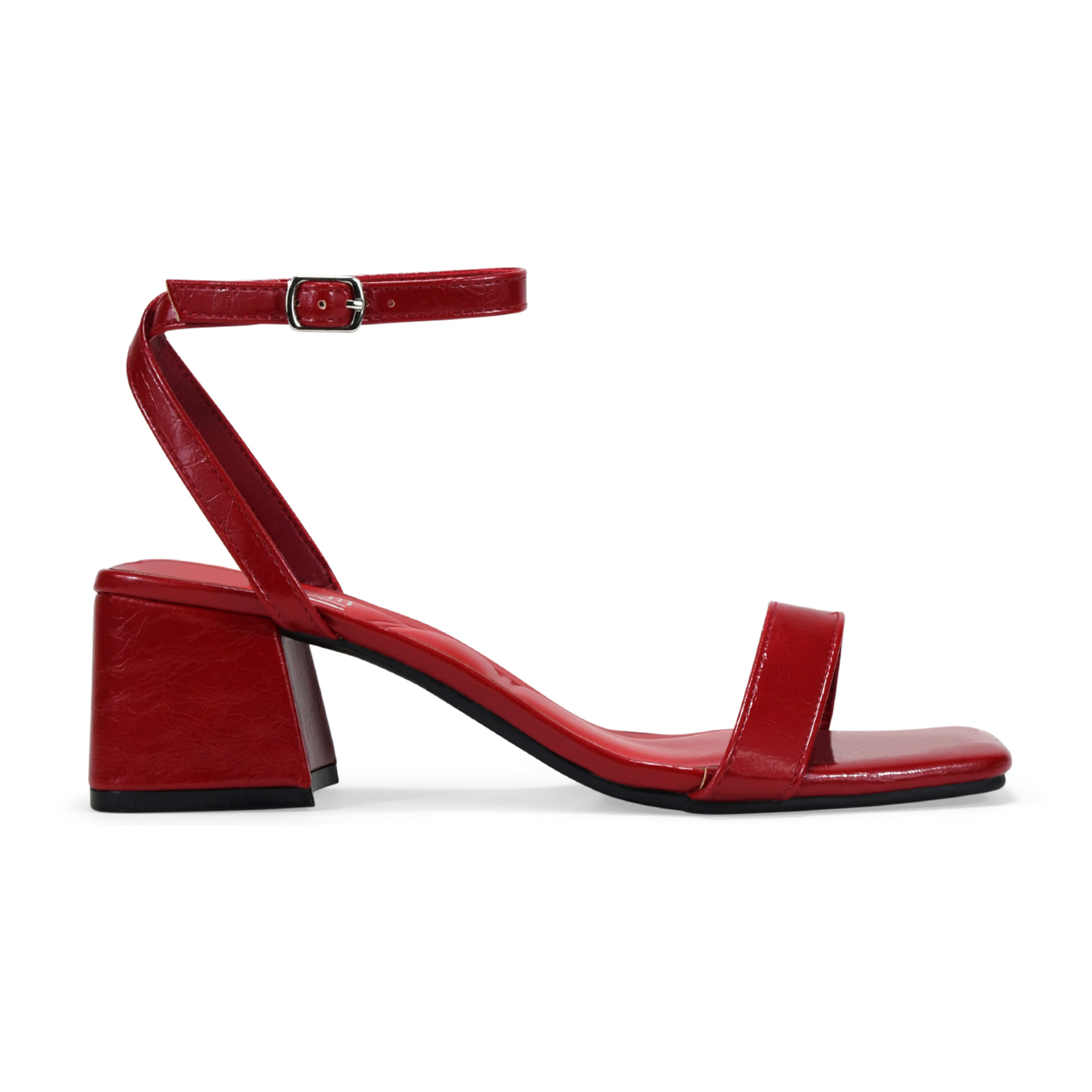 Sandalias de tacón rojas con hebilla