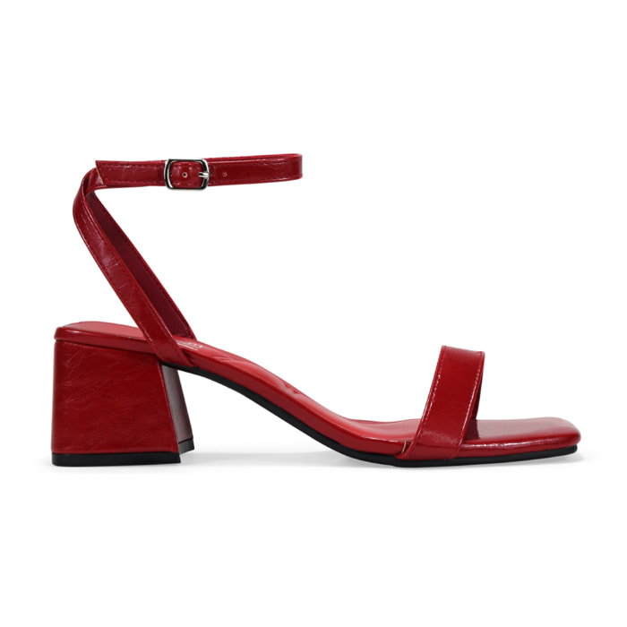 Sandalias de tacón rojas con hebilla