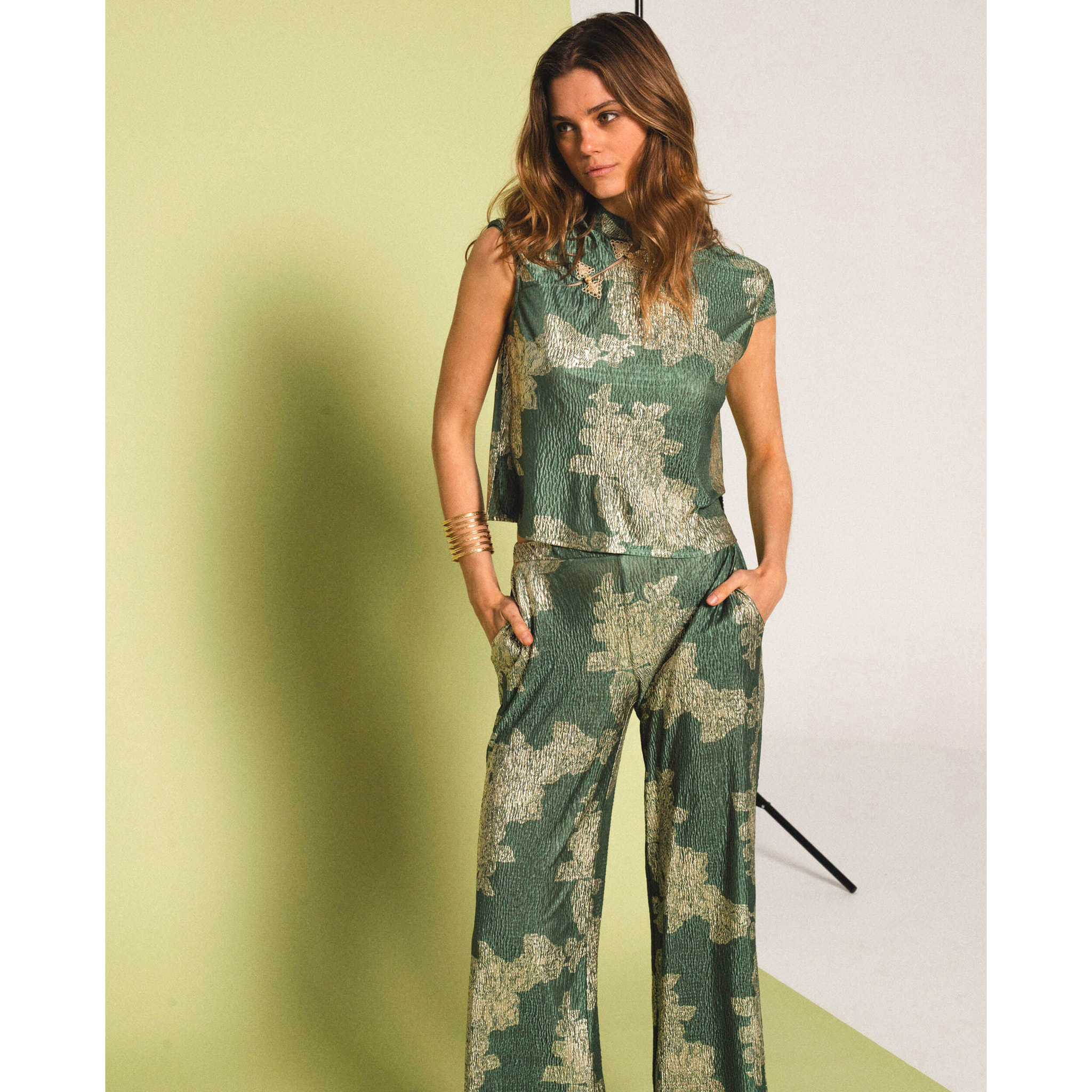 Top jacquard con alamares