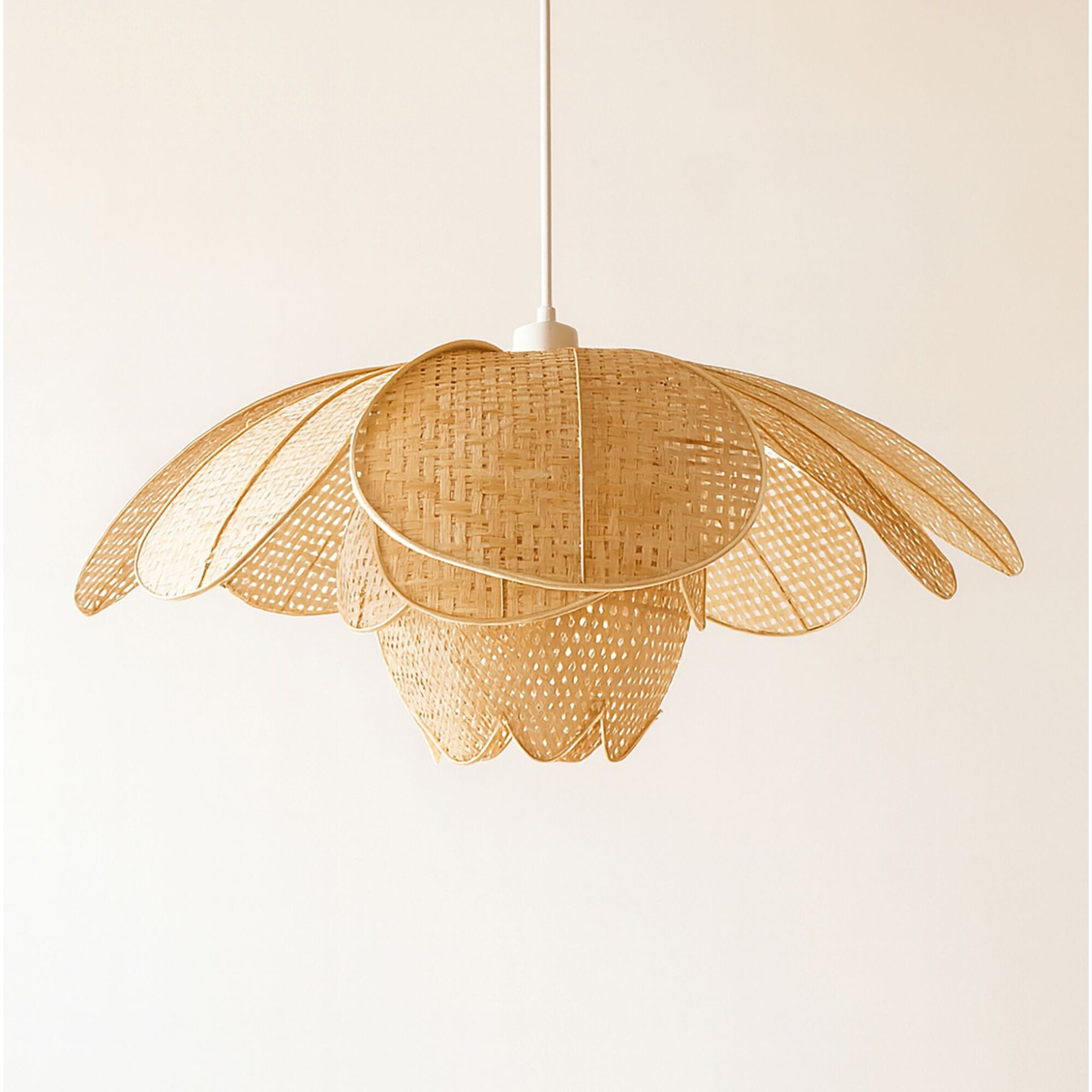 Suspension aérienne en forme de fleur en bambou d67cm PEONIA